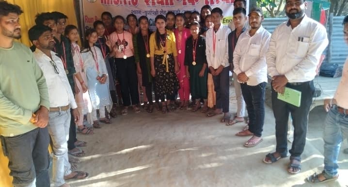 Madhubani News : सफलता पाने के लिए परिश्रम के साथ मार्गदर्शन जरूरी