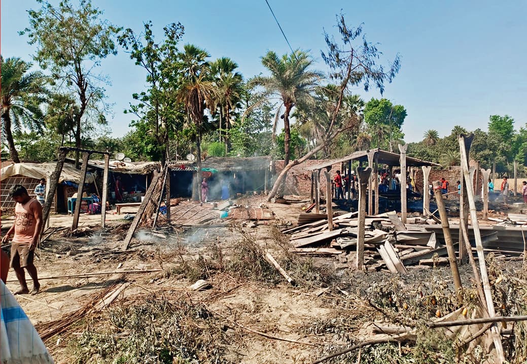 hajipur news. शॉर्ट सर्किट से बसंता जहानाबाद में 19 घर जलकर राख