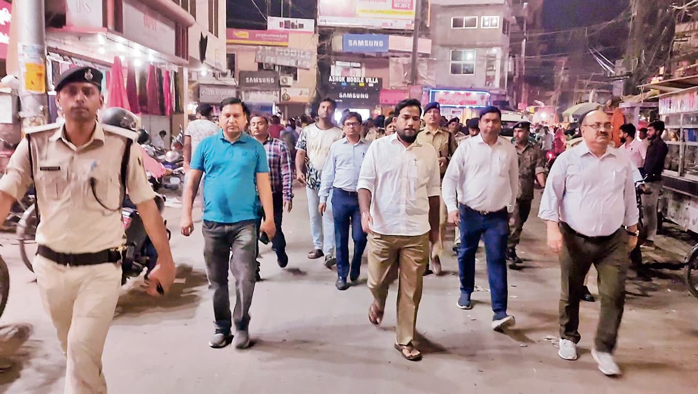 hajipur news. ईद को लेकर प्रशासन अलर्ट, डीएम ने किया फ्लैग मार्च