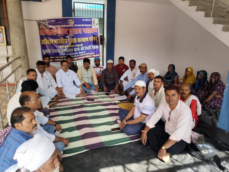 Madhubani News : अधिक अंक लाने वाले बच्चों को किया सम्मानित