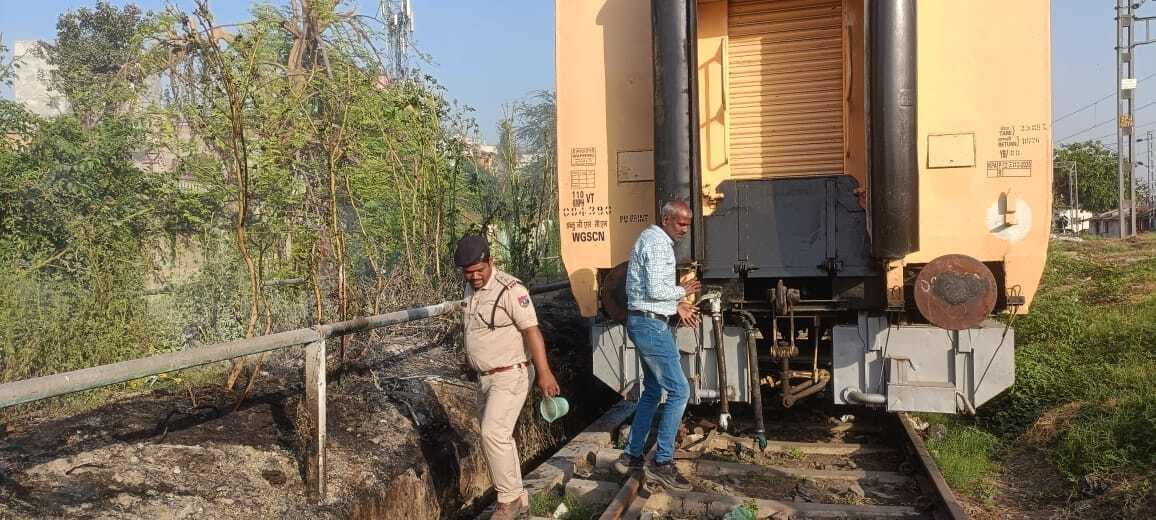 Railway news from Samastipur:जलने से बाल-बाल बची स्टेबल कोच