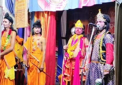 पथरगामा में राम लीला का मंचन देख भावविभोर हुए श्रद्धालु