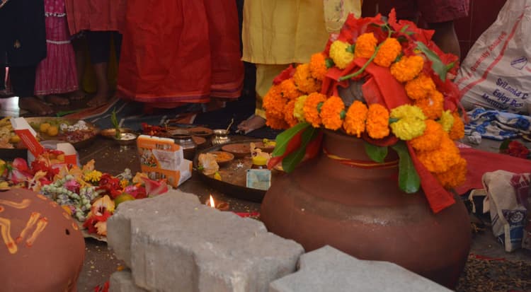 Bhagalpur News: कलश स्थापना के साथ वासंतिक नवरात्र शुरू