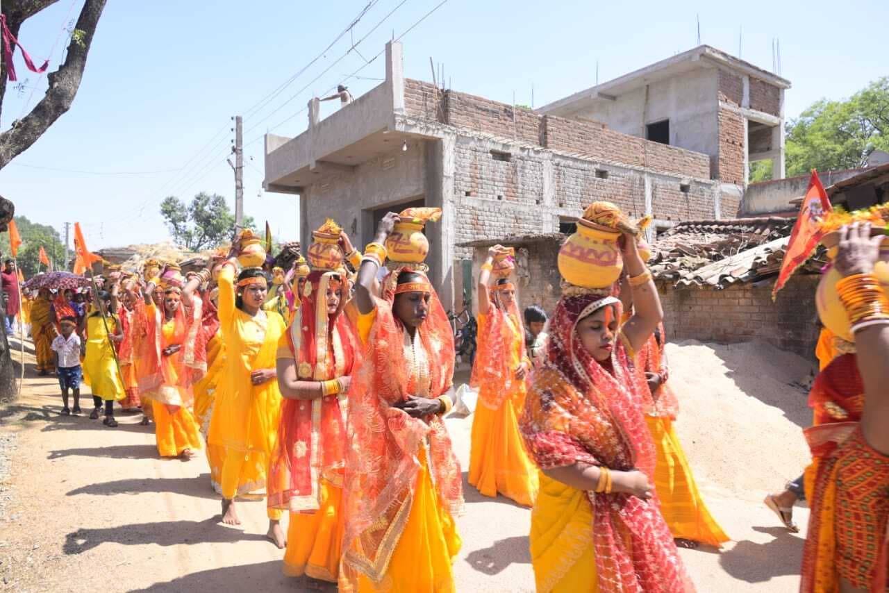 Giridih News: कलश यात्रा के साथ हनुमंत प्राण प्रतिष्ठा का आयोजन शुरू
