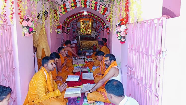 मधुसूदन मंदिर में नवाह पारायण पाठ हुआ आरंभ