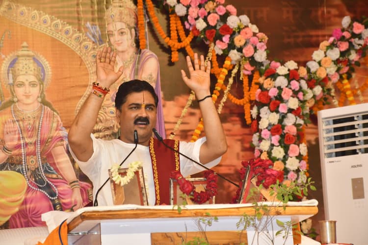 Bokaro News : दिव्य माहौल उस समय अयोध्या का था, जब सूर्य देव को भी ठहरना पड़ गया : राजन जी महाराज