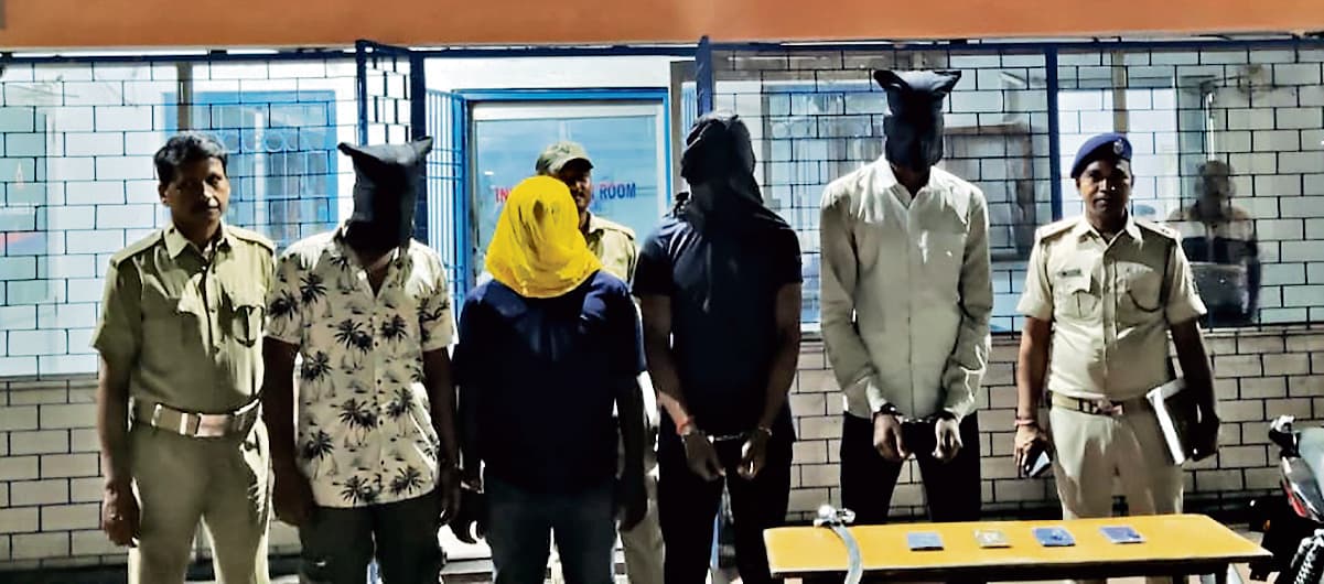 Rourkela News :  देवगां में हुई फायरिंग के मामले का पुलिस ने किया पर्दाफाश, चार गिरफ्तार