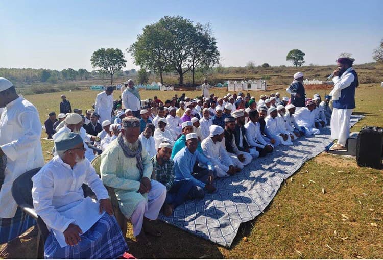 टाटीझरिया : गले मिल कर लोगों ने कहा : ईद मुबारक