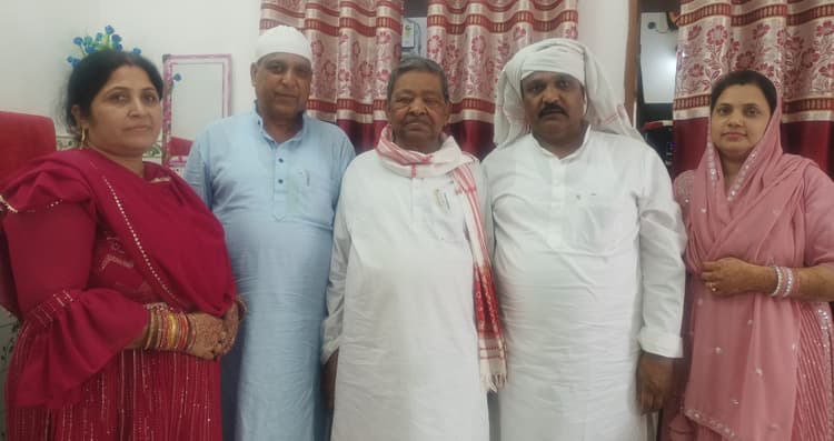 ईद ओके: शांति का पैगाम लेकर आती है ईद