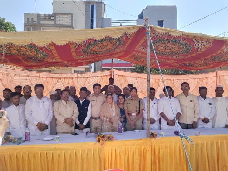 इचाक के गोबरबंदा में ईद मिलन समारोह