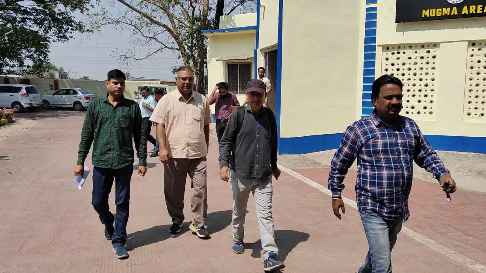 Dhanbad News : सीबीआइ ने रिश्वत लेते इसीएल के पीएफ क्लर्क समेत चार को पकड़ा, तीन हिरासत में, एक से पूछताछ