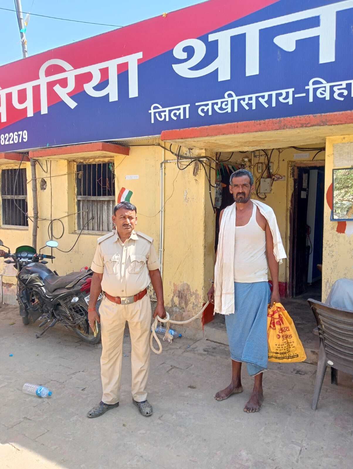 25 बोतल विदेशी शराब के साथ एक तस्कर गिरफ्तार