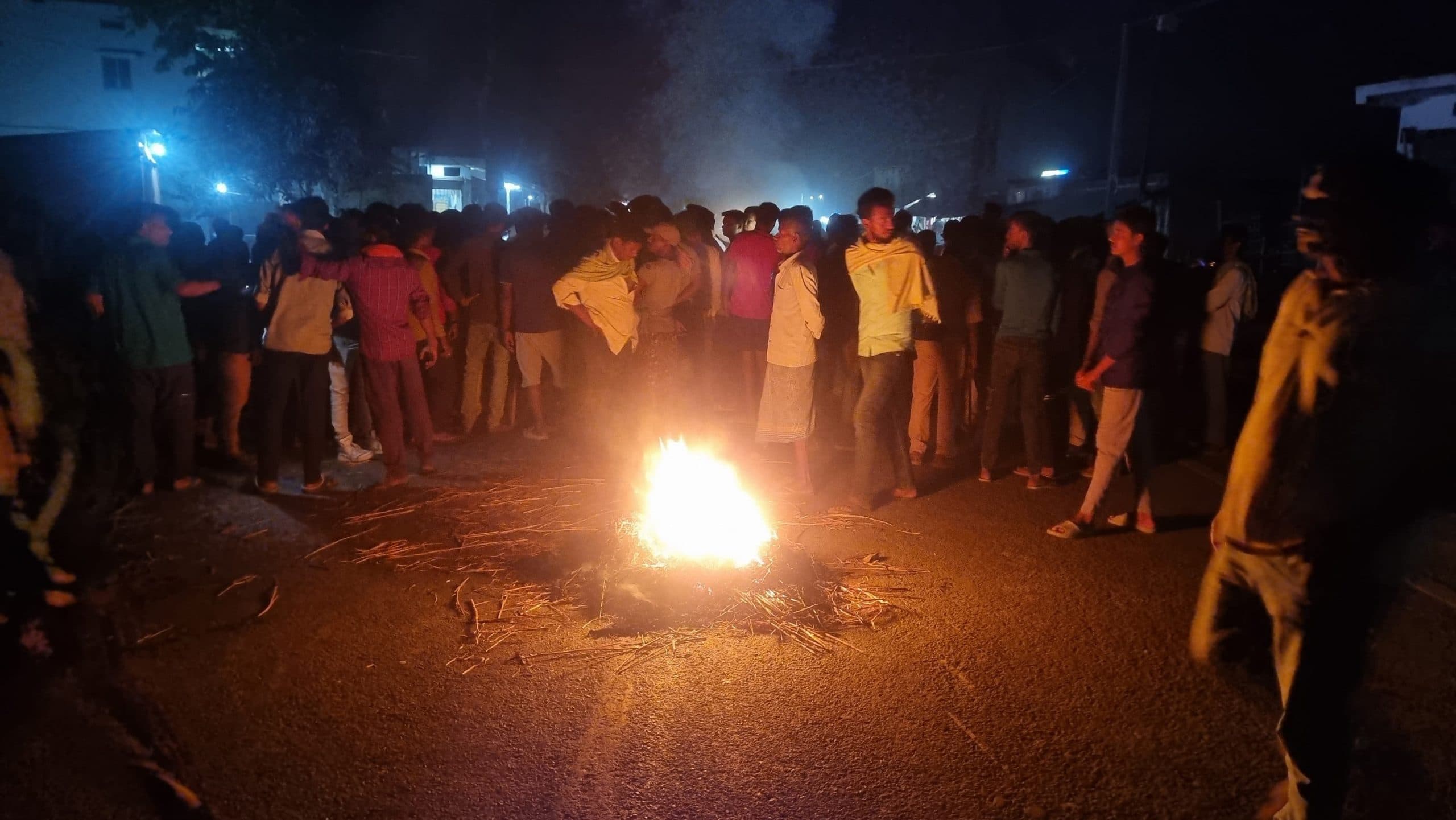 तेज रफ्तार बाइक की चपेट में आने से मासूम की मौत, आक्रोशित लोगों ने एनएच-106 जाम कर किया प्रदर्शन