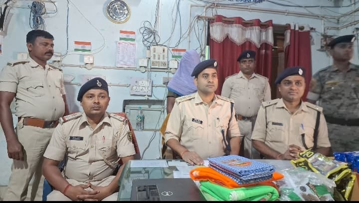 विभिन्न कांडों में वांछित कुख्यात अपराधी मुंतसीर को पुलिस ने दबोचा, चोरी की बाइक समेत अन्य सामान बरामद