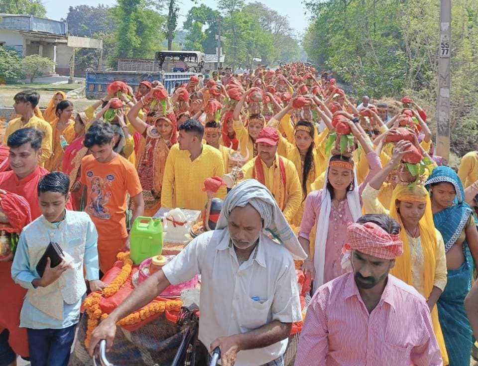 शिव मंदिर की प्राण-प्रतिष्ठा को निकाली शोभायात्रा