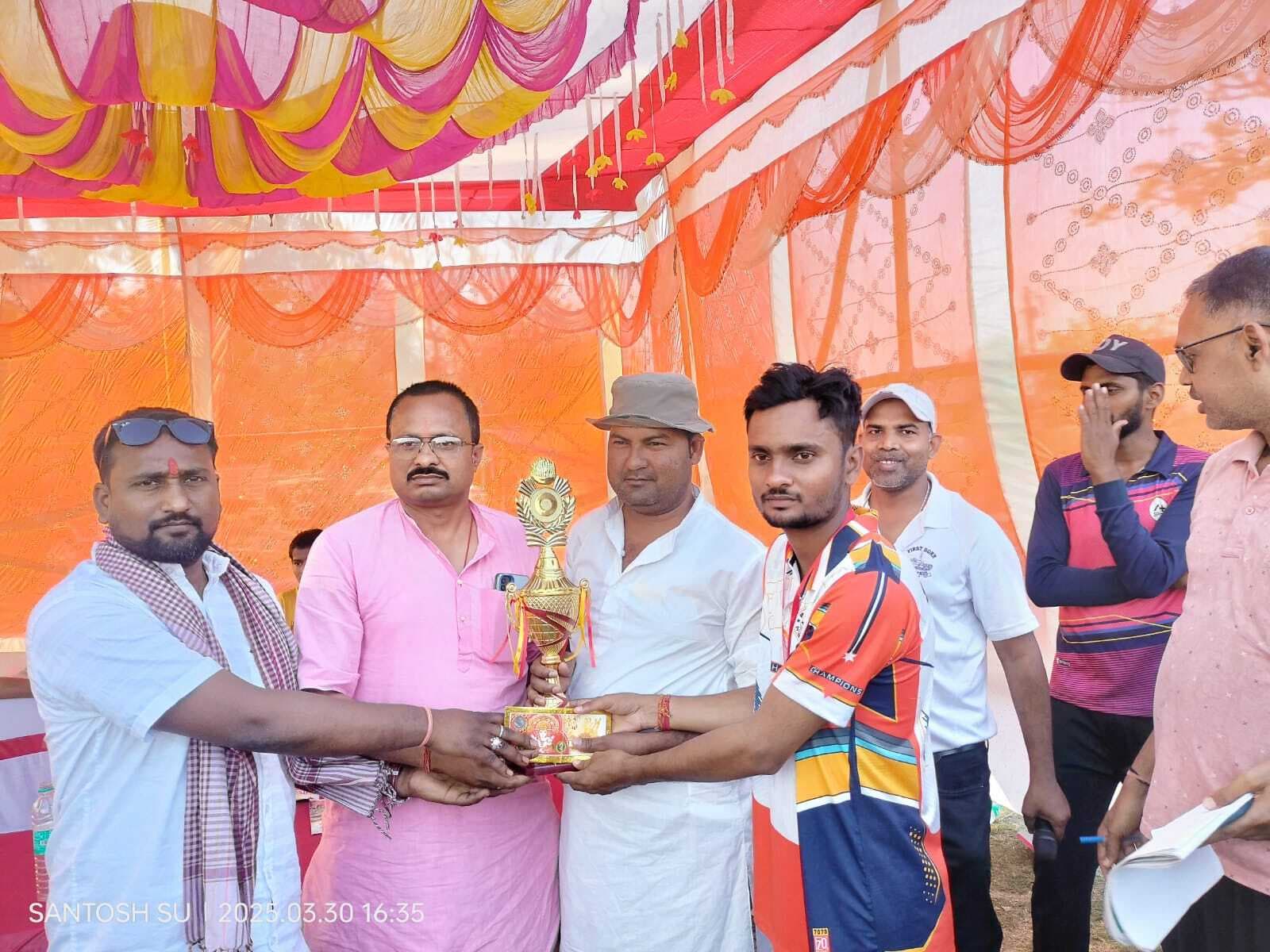 लक्ष्मीपुर की टीम ने फाइनल में जीत कर शील्ड पर जमाया कब्जा