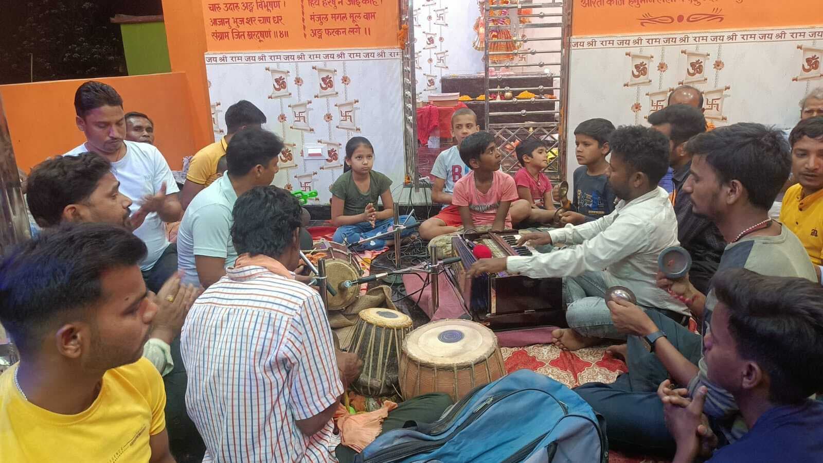 व्यक्ति को सुख-दुख का सामना हंसकर करना चाहिए : कथावाचक