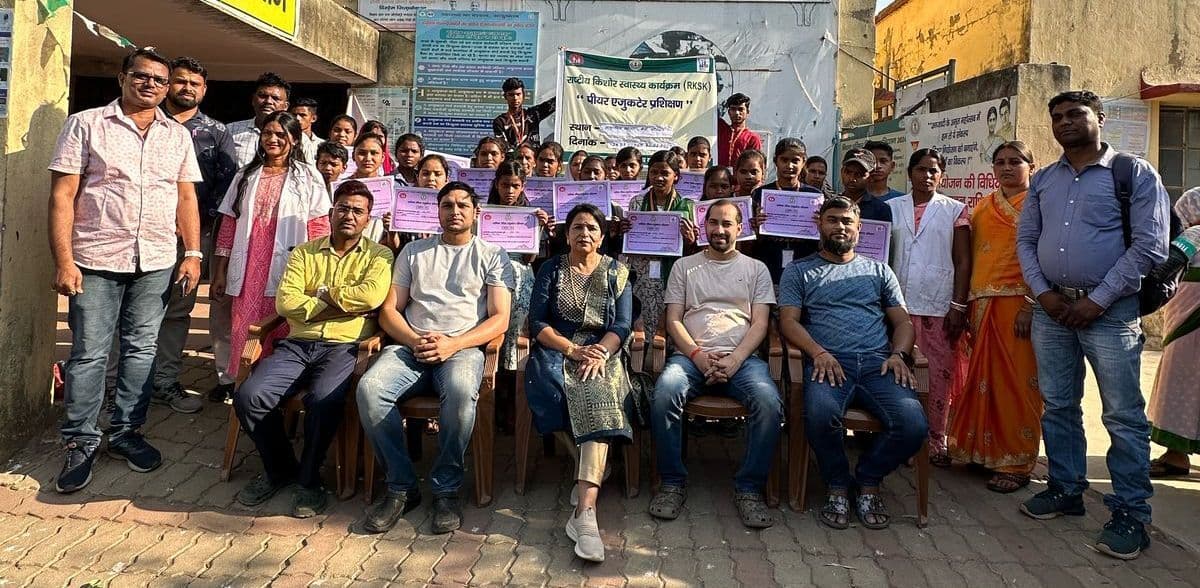 पीयर एजुकेटर के रूप में किशोर-किशोरियों को किया प्रशिक्षित