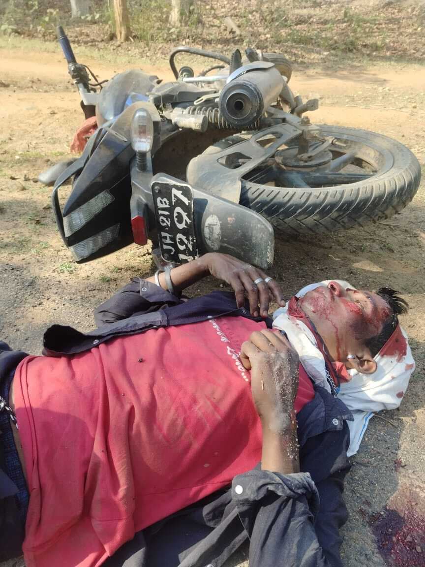 सारठ में अनियंत्रित बाइक से गिरकर युवक घायल, रेफर