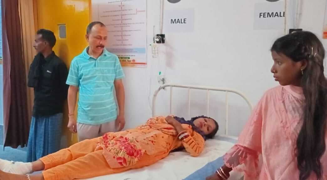 ई-रिक्शा व बाइक की टक्कर में महिला सहित दो जख्मी, एक रेफर