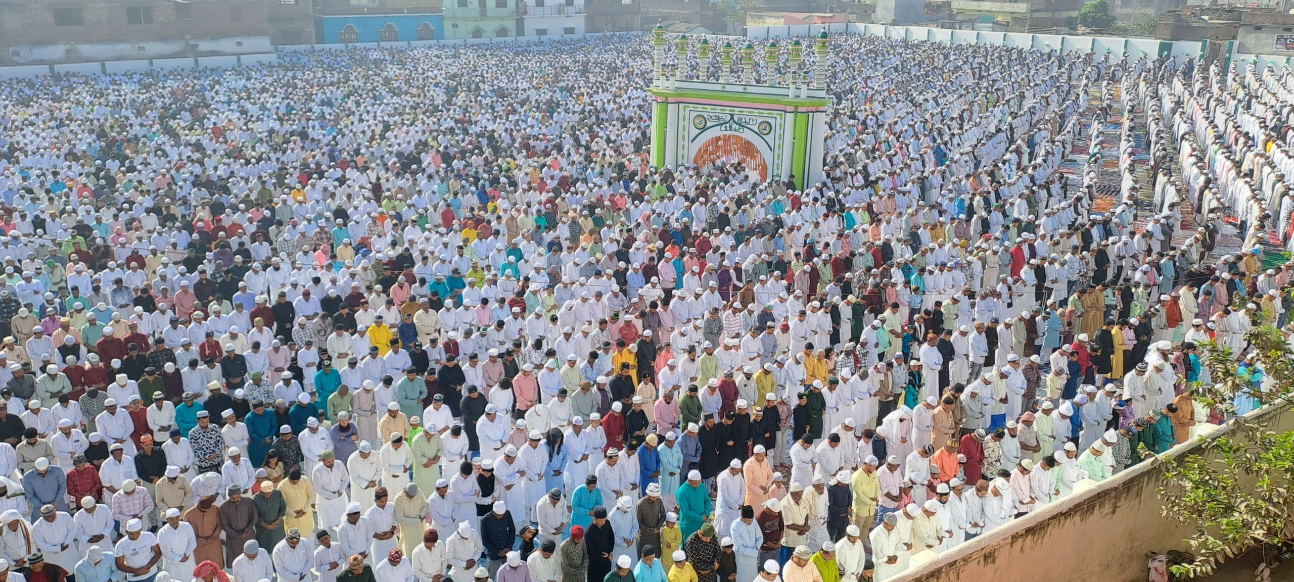 पूर्वी चंपारण में अदा की ईद की नमाज, मांगी देश व समाज की खुशहाली की दुआ