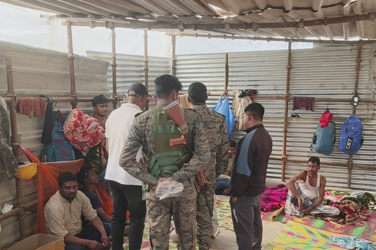 garhwa police in camp