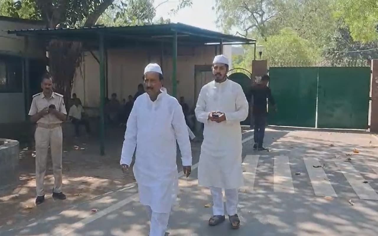 जदयू MLC गुलाम गौस लालू यादव से मिले, ईद के दिन गरमायी राजनीति के बीच आया ये बयान...