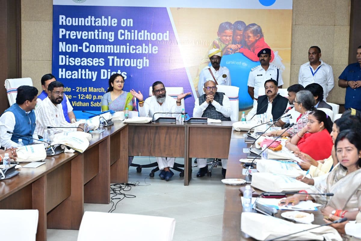 Jharkhand News: सीएम हेमंत सोरेन यूनिसेफ के कार्यक्रम में बोले, स्वस्थ रहने के लिए बदलें जीवनशैली