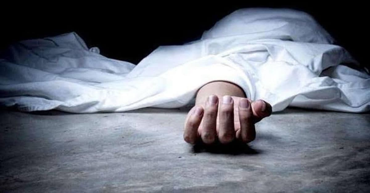 UP: जमीन बेचकर पैसा नहीं देने पर बेटे ने किया मां का कत्ल… शव के पास बैठकर किया पुलिस को फोन…