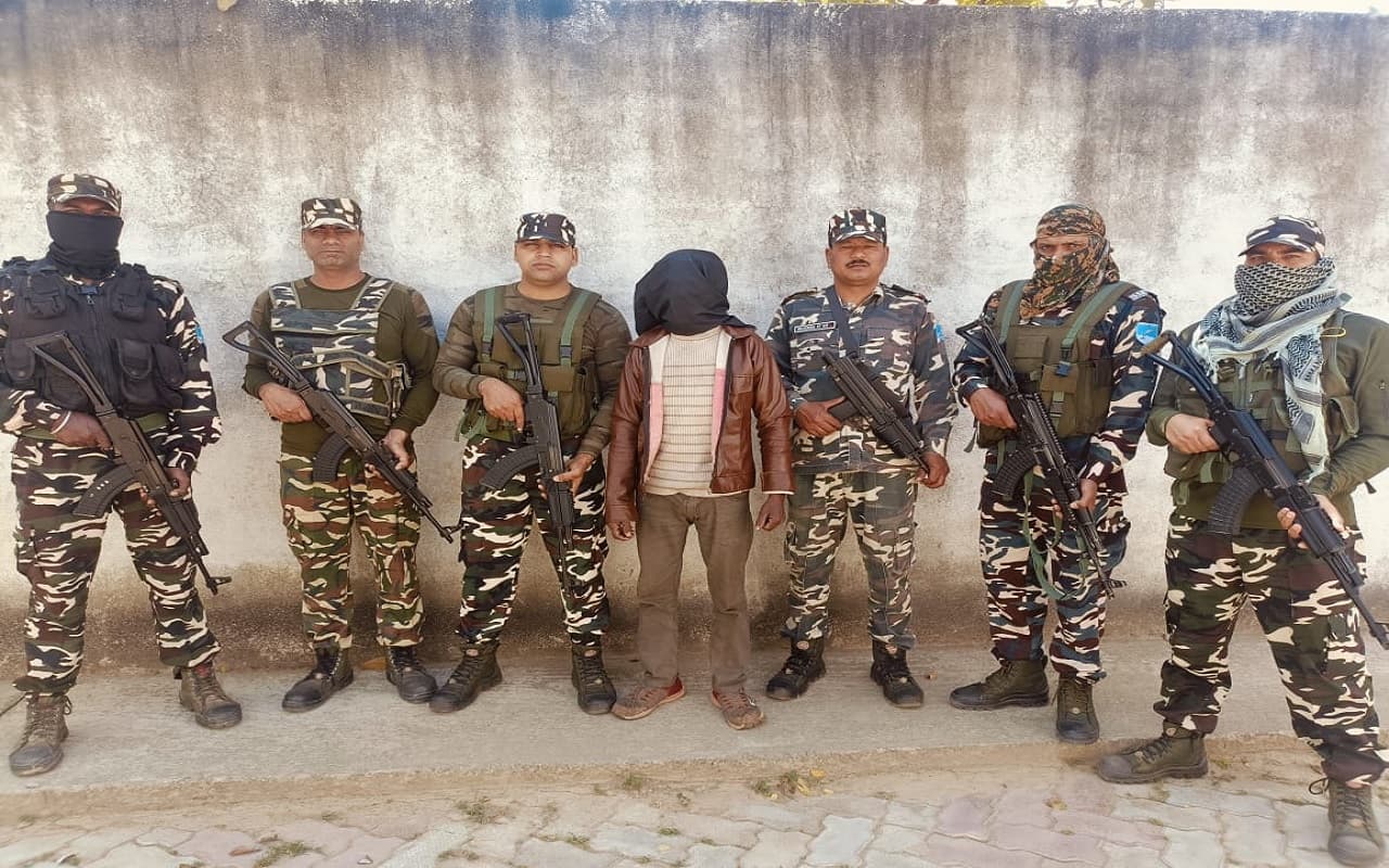 बिहार में चलती ट्रेन को रोककर नक्सली ने खेली थी खून की होली, 12 साल बाद पुलिस के हत्थे चढ़ा कुख्यात