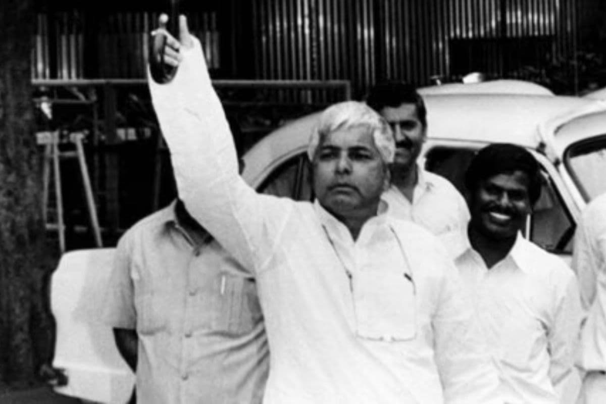 जब लालू यादव ने एयरपोर्ट तक किया था राज्यपाल का पीछा, कद्दावर नेताओं की सियासी चालों के बीच CM बनने की कहानी