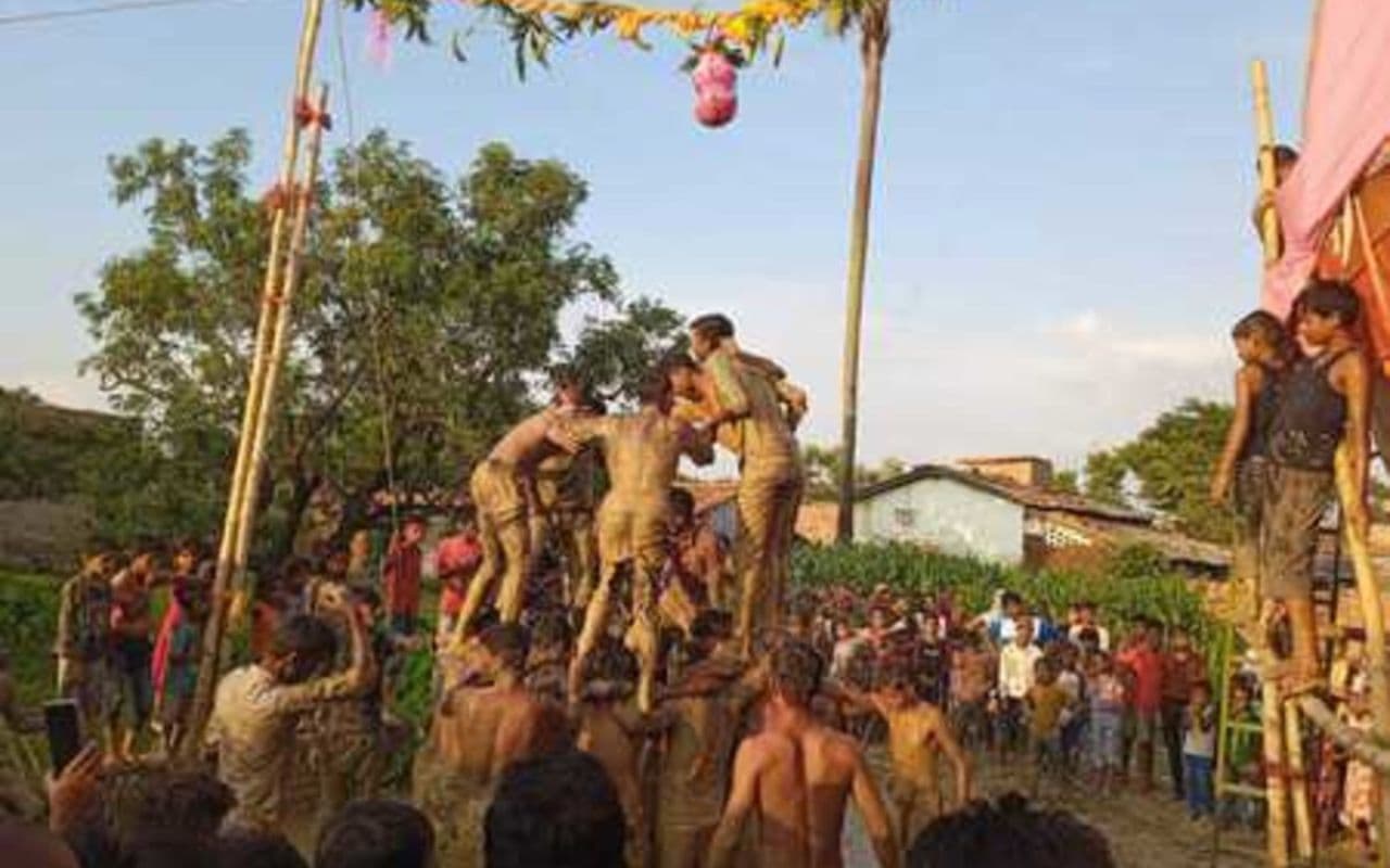 'गोली लागि गेलैय हो बाबू', भागलपुर में मटका फोड़ होली के दौरान बड़ा हादसा, लड़की को लगी गोली