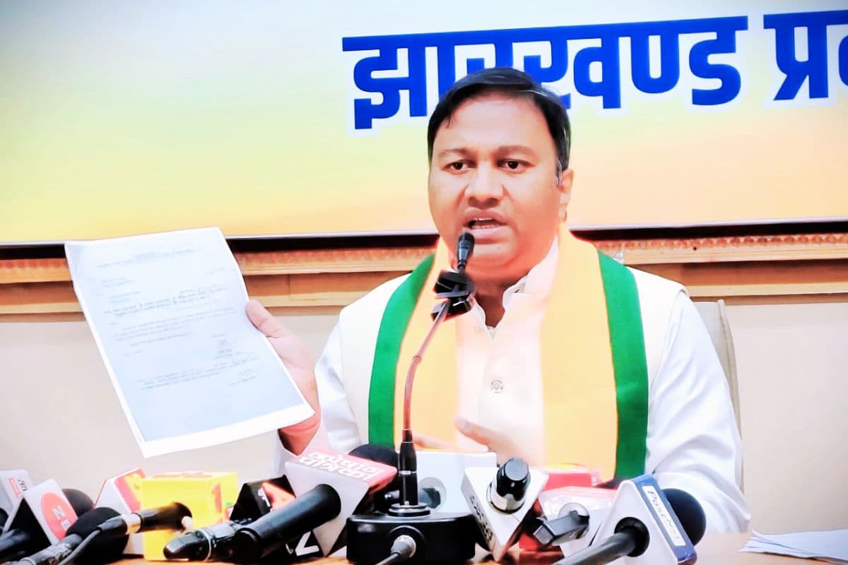 कैबिनेट के फैसलों पर भाजपा ने उठाये सवाल, कहा- बिना स्थानीय नीति के नियुक्तियां और घोटालों की शराब नीति