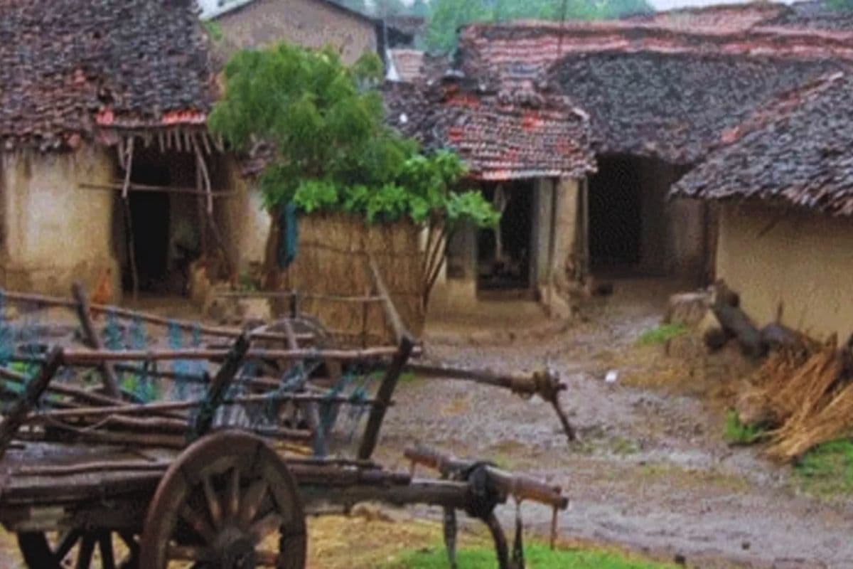बिहार का एक ऐसा गांव जहां घर तो हैं लेकिन रहने वाले लोग नहीं, इमारतें खंडहर में हो गई हैं तब्दील