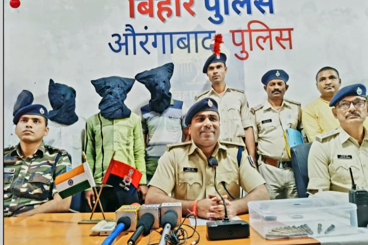 जिन 8 नक्सलियों के आतंक से कांपते थे बिहार के ठेकेदार, लॉन्ग रेंज राइफल और वॉकी-टॉकी के साथ गिरफ्तार