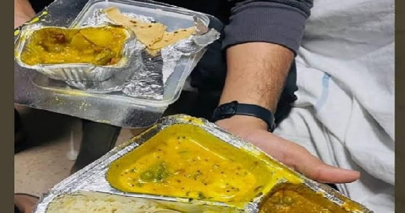 Railways: ओवर चार्ज का वीडियो बनाना यात्री को पड़ा महंगा, पेंट्रीकार स्टाफ ने बंधक बना मेमोरी कार्ड तोड़ा