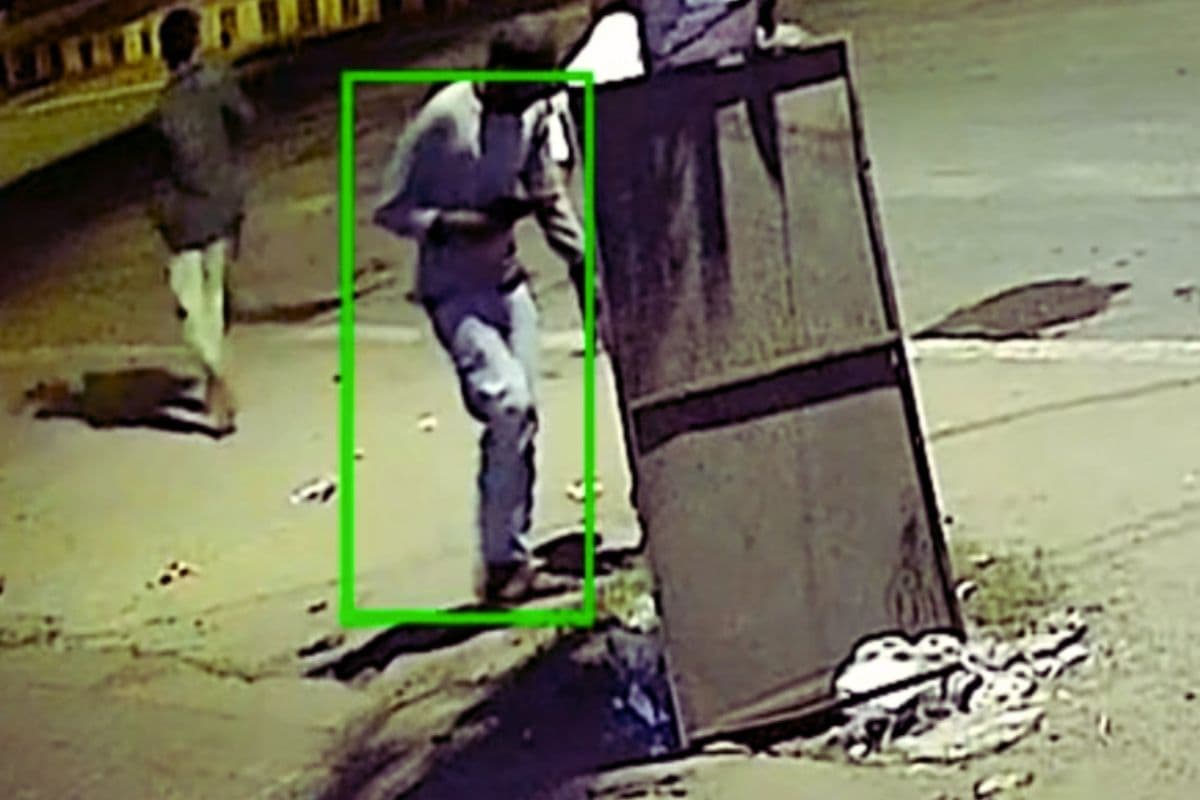 पटना में युवक से लूटपाट का Live Video देख उड़ जाएंगे होश, बदमाशों ने पिस्टल सटाकर की लाखों की लूट