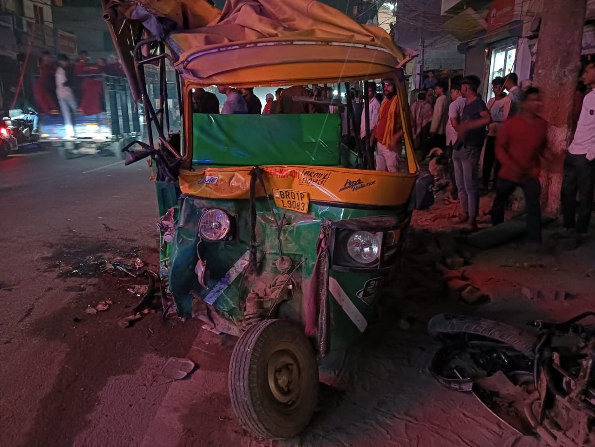 Patna Road Accident : पटना में भीषण सड़क हादसा, दो घायलों ने तड़प कर तोड़ा दम, वीडियो बनाते रहे लोग