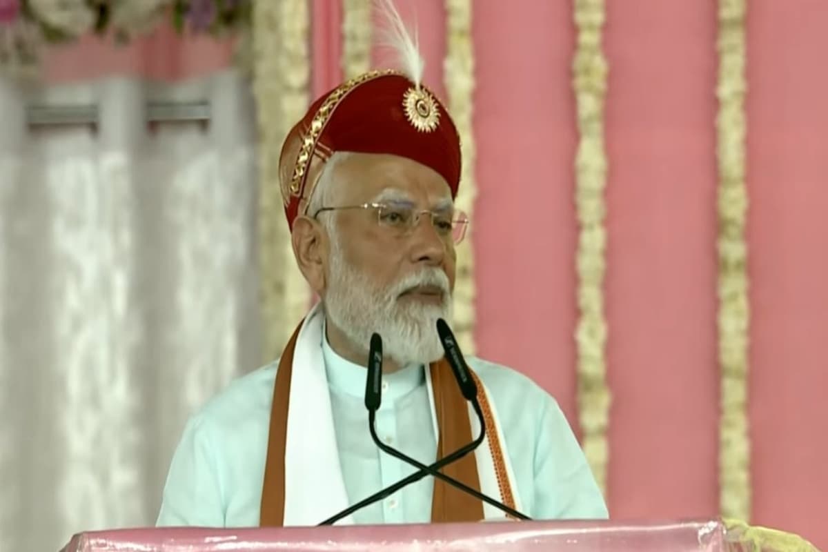 PM Modi: सिलवासा में पीएम मोदी ने किया ‘नमो अस्पताल’ का उद्घाटन, करोड़ों रुपये की विकास योजनाओं की दी सौगात