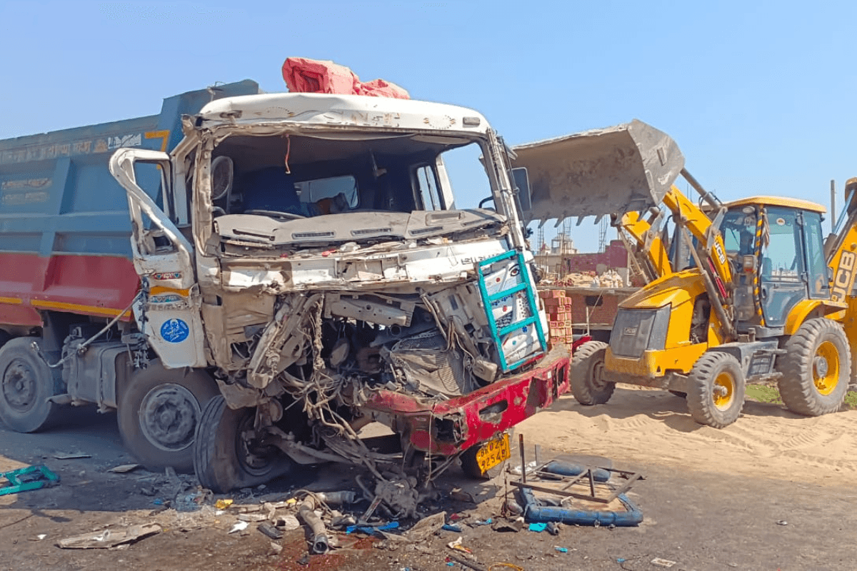 Road Accident: ट्रक-डंपर की टक्कर में घर के कमाने वाले की मौत, 2 लोग घायल