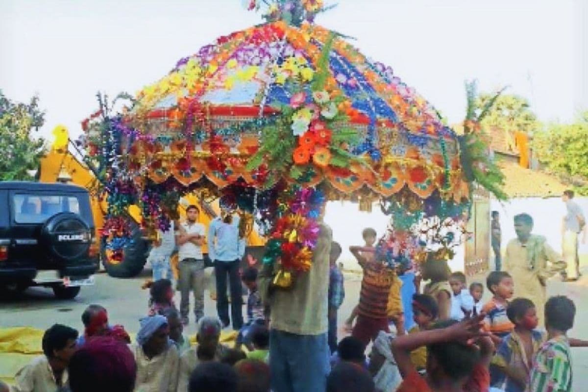 बिहार के इस जिले की अनूठी ‘छतरी होली’, जहां भक्ति, परंपरा और उल्लास के घुलते हैं रंग