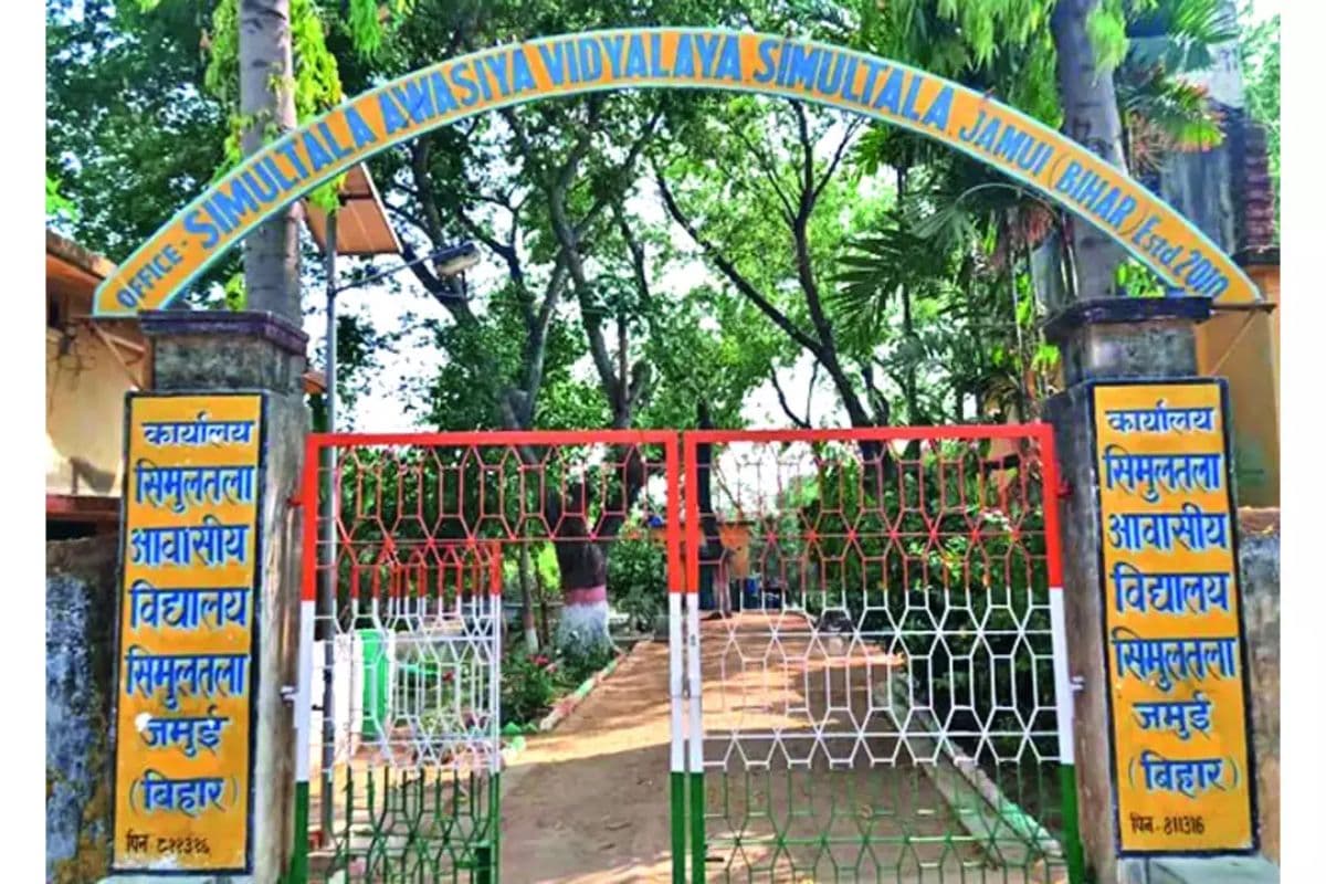 Bihar Board 10th Result: बिहार के 'टॉपर्स फैक्ट्री' कहे जाने वाले इस विद्यालय को फिर झटका, टॉप 10 में एक भी छात्र नहीं