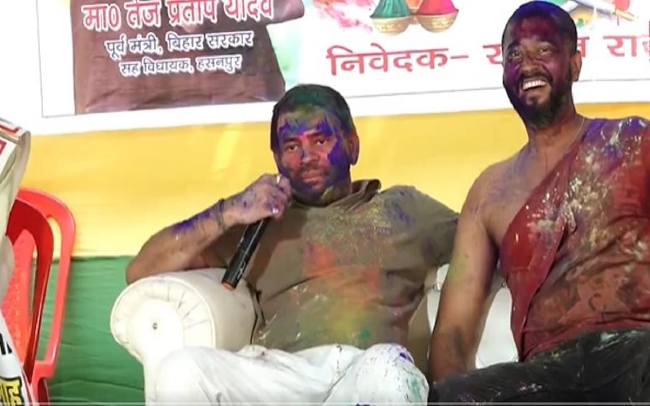 तेजप्रताप यादव सस्पेंड होने का भय देकर सिपाही से ठुमका लगवाकर घिरे, वीडियो वायरल होने पर किया पलटवार