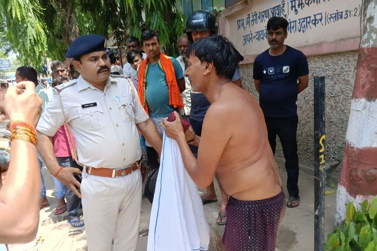 Video Viral: भागलपुर में ब्लू ड्रम के डर से भागा पति, शरीर पर पेट्रोल डालकर की…