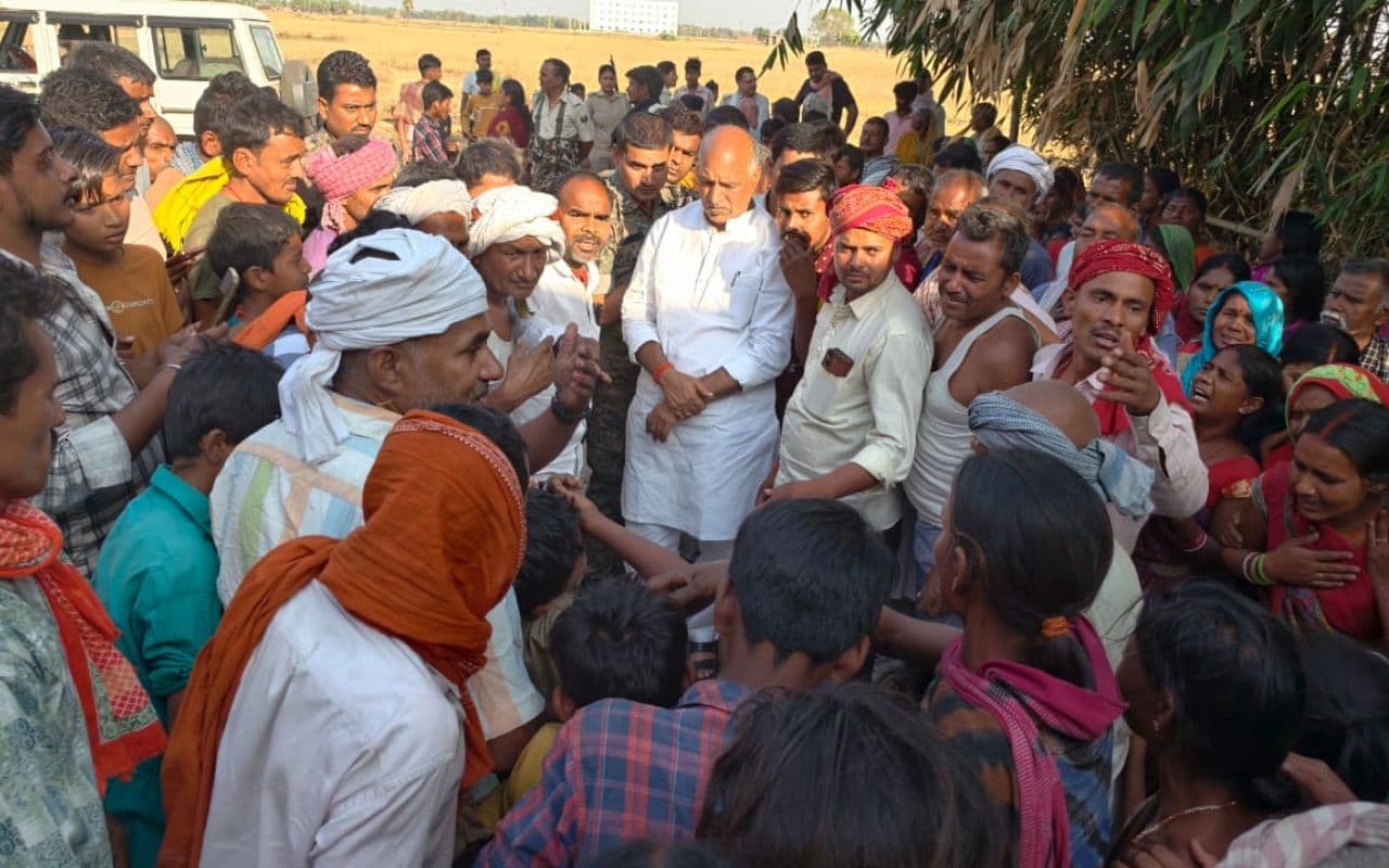 Road Accident: गया-गोह मुख्य मार्ग पर भीषण सड़क हादसा, तेज रफ्तार वाहन के धक्के से युवक की दर्दनाक मौत