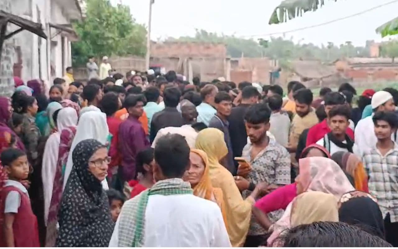 Video: मधुबनी में ट्रैक्टर से दबकर दो लोगों की दर्दनाक मौत, देखें लाइव वीडियो