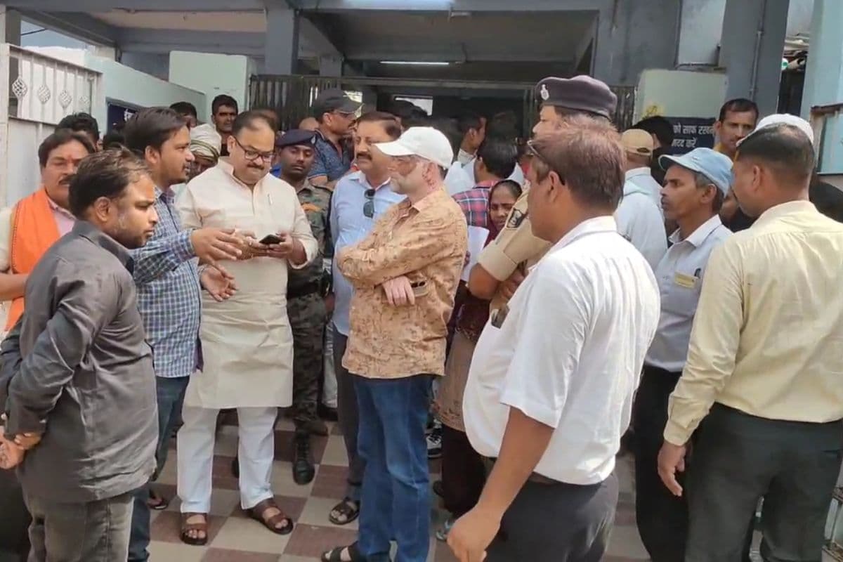 Video: हाजीपुर में ट्रक और कार की जोरदार टक्कर, अधिवक्ता समेत तीन लोगों की दर्दनाक मौत