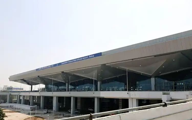 पटना एयरपोर्ट के नये टर्मिनल भवन में प्रवेश के लिए तीन लेन की सड़क तैयार, जानें इसकी खासियत