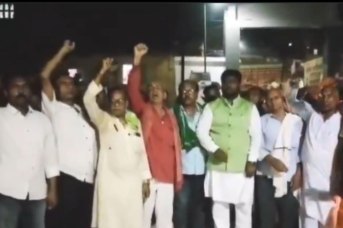 Bihar News: महागठबंधन के कैंडल जुलूस में लगे पाकिस्तान जिंदाबाद के नारे, पुलिस ने किया भाकपा नेता को गिरफ्तार
