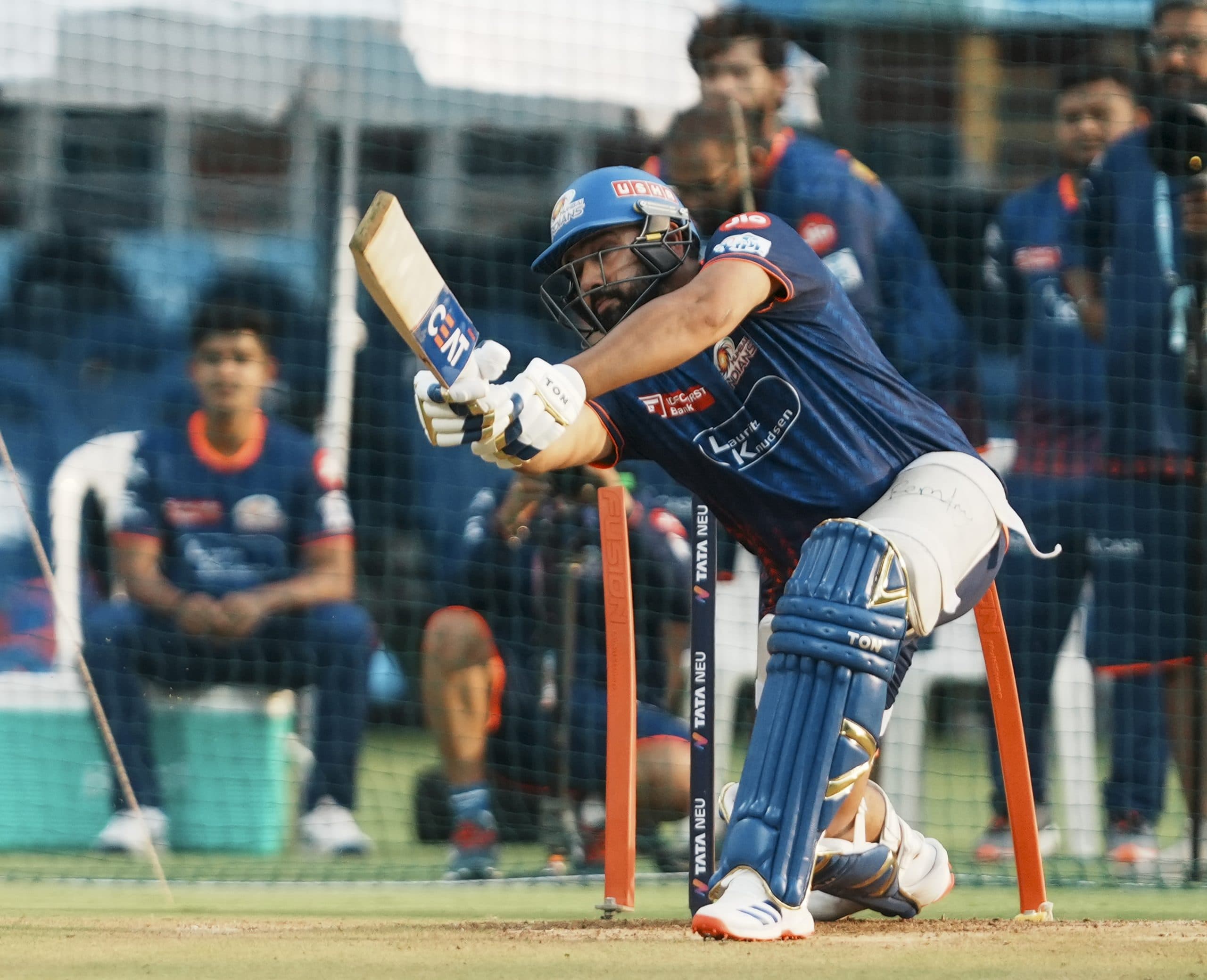 नेट्स में चोटिल हुए रोहित शर्मा क्या MI vs RCB मैच खेलेंगे? महामुकाबले से पहले कोच ने दी बड़ी अपडेट